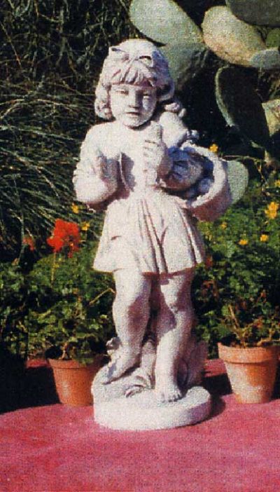Statua bimba con rondine