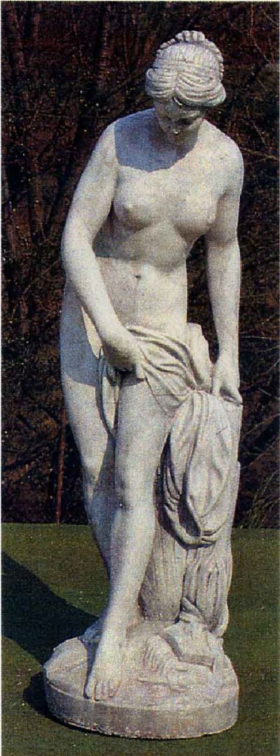 Statua venere allegrain dritta