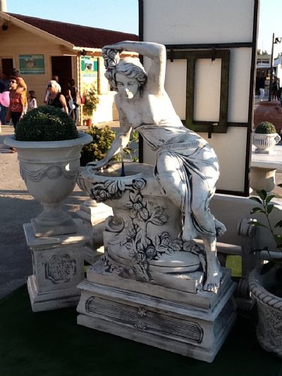 STATUA VENERE DISTESA CON CIOTOLA