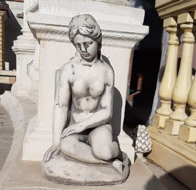 STATUA VENERE SEDUTA